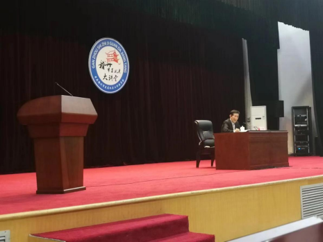 河南大学文学院教授、博士生导师，中国古代文学与古典文献学研究专家 王立群教授为赣州市政府各级领导干部讲授”历史从未走远“专题讲座。
